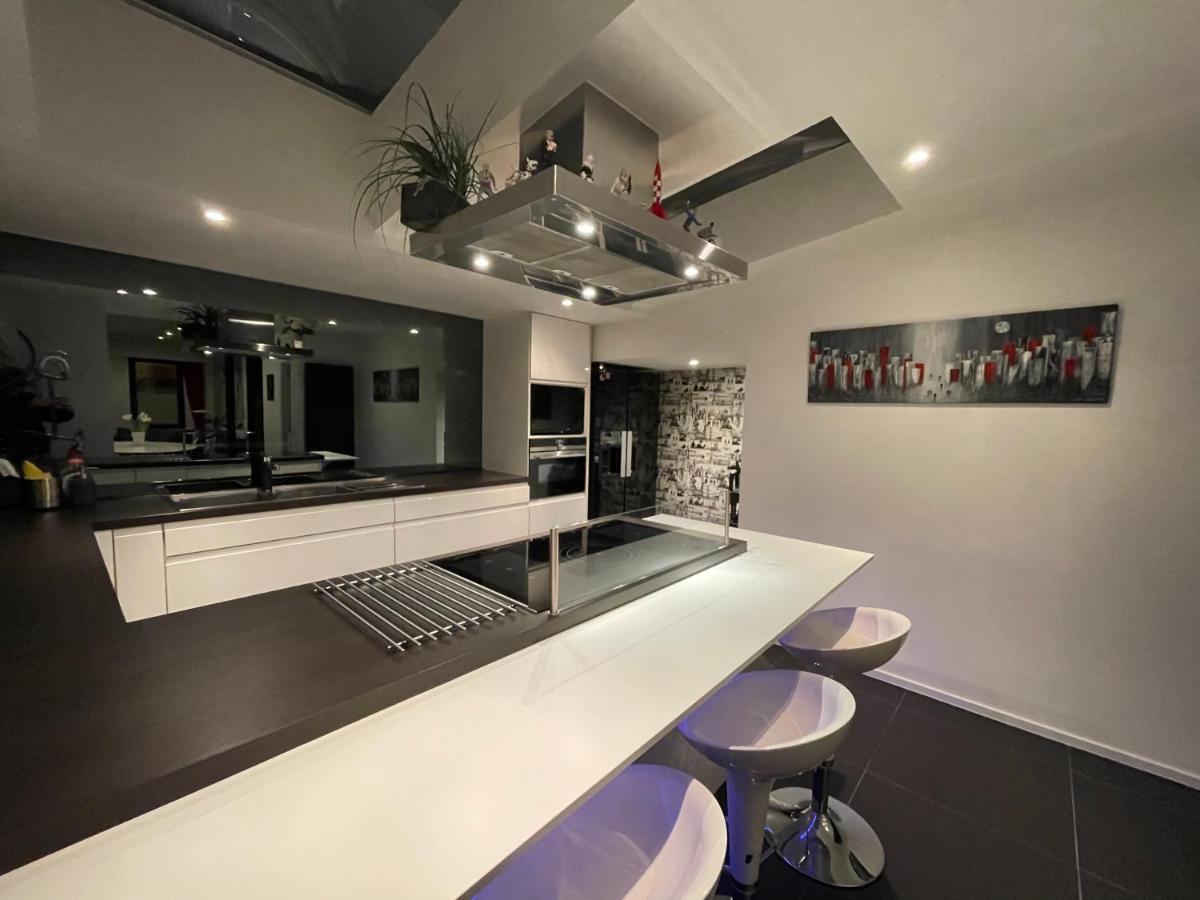 Appartamento Modern 1Br House Near Heysel, Expo, Palais 12, Atomium, Uzvub Et Stade Roi Baudouin Wemmel Esterno foto
